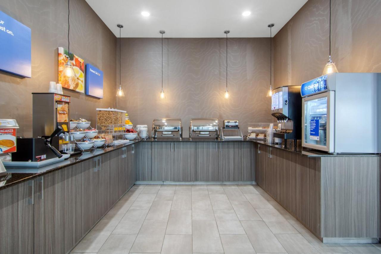Comfort Inn & Suites North Battleford Exterior photo